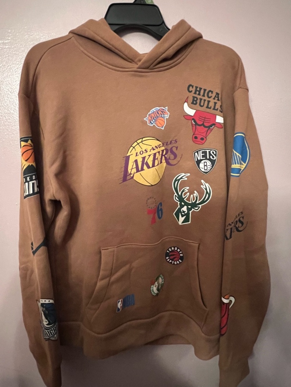 Hollister NBA Team Logo Brown Pullover Hoodie Sweatshirt Size M Ex. Condition